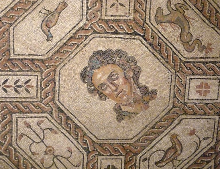 Detalle masculino del Mosaico de Medusa y las Estaciones (Palencia)